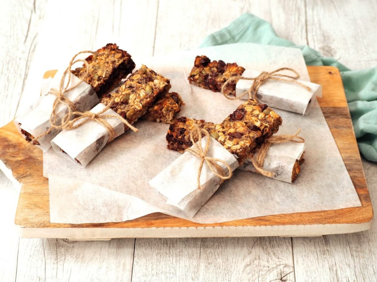 These nut-free 'naked' choc chip muesli bars from Back to Basics, perfect for lunchboxes. Get the kids to help make them!  Image: Lyndi Cohen